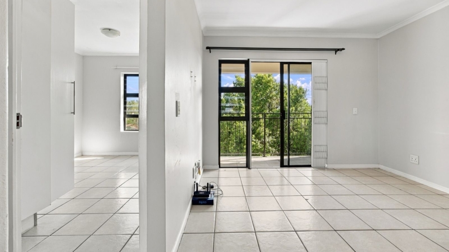 To Let 2 Bedroom Property for Rent in Lemoenkloof Western Cape